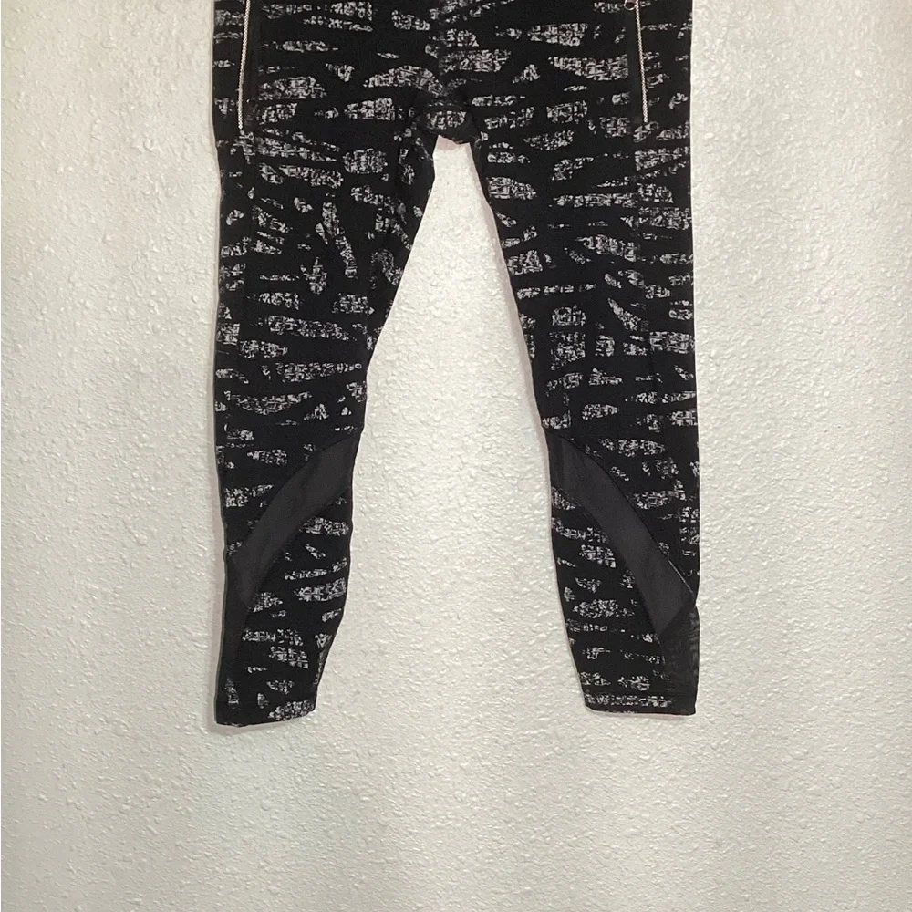 lululemon inspire animal swirl embossed leggings size 10